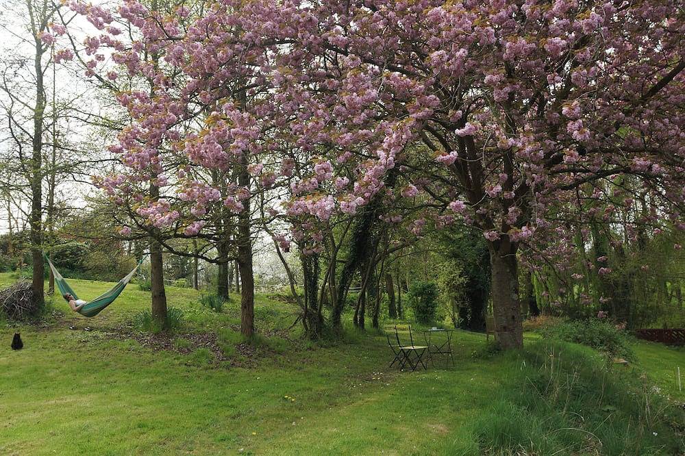 Gîte 2 à 4 personnes avec étang près de Caen in Préaux-Bocage, Région de Caen