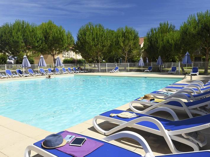 Location de vacances pour 4 personnes, avec piscine et jardin à Montignac