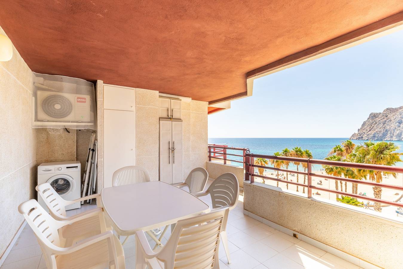 Ganze Wohnung, Ferienwohnung 'Primera Linea Calpe' mit Meerblick, privatem Pool und Klimaanlage in Playa de la Fossa, Calpe