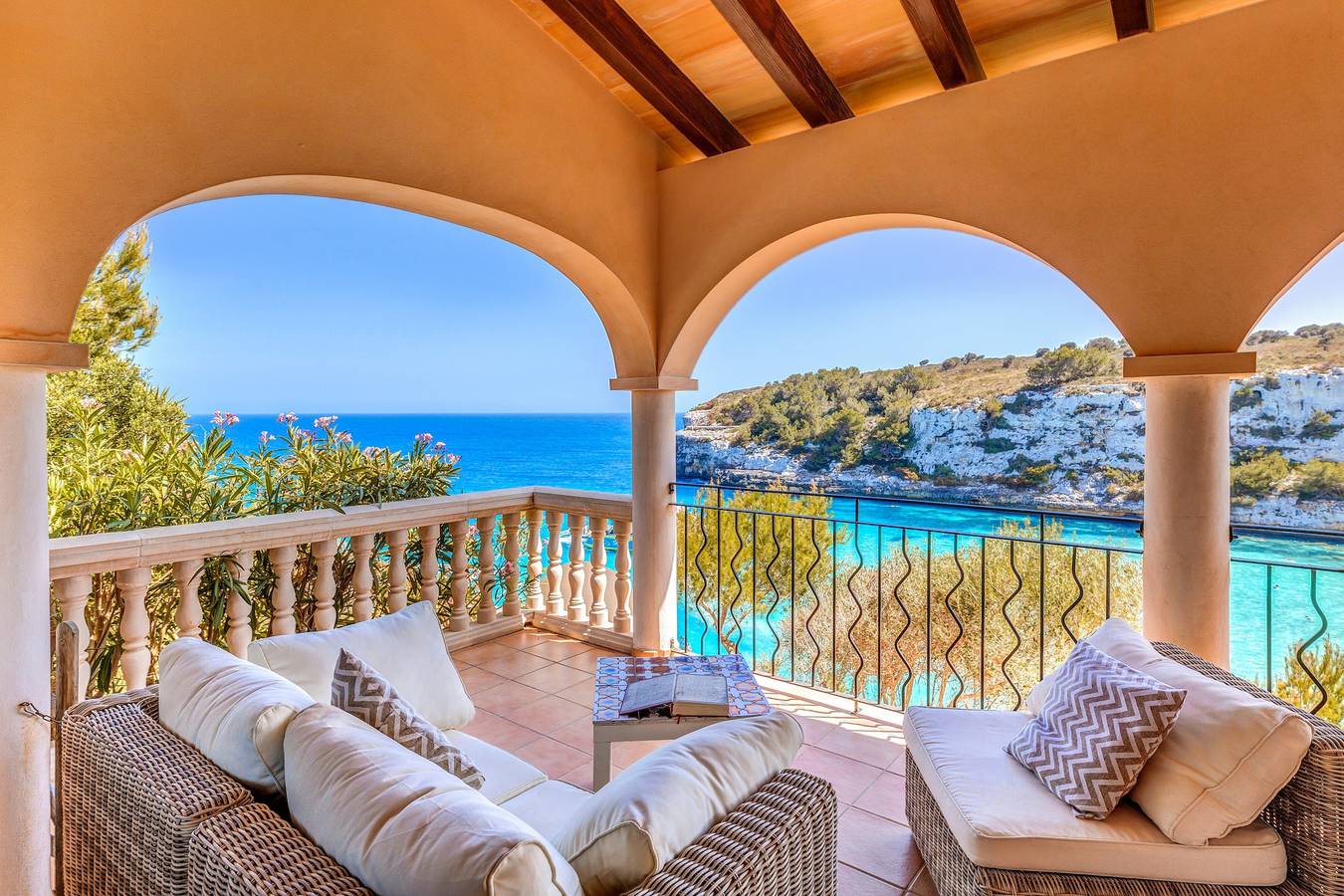 Fantastic Villa "Calima" with Sea View, Loggia, Air Conditioning and Wi-Fi in Cala Anguila, Manacor