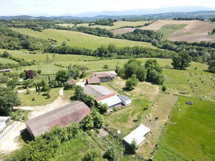 Location de vacances pour 2 personnes, avec terrasse ainsi que vue et jardin à Aurignac - 2