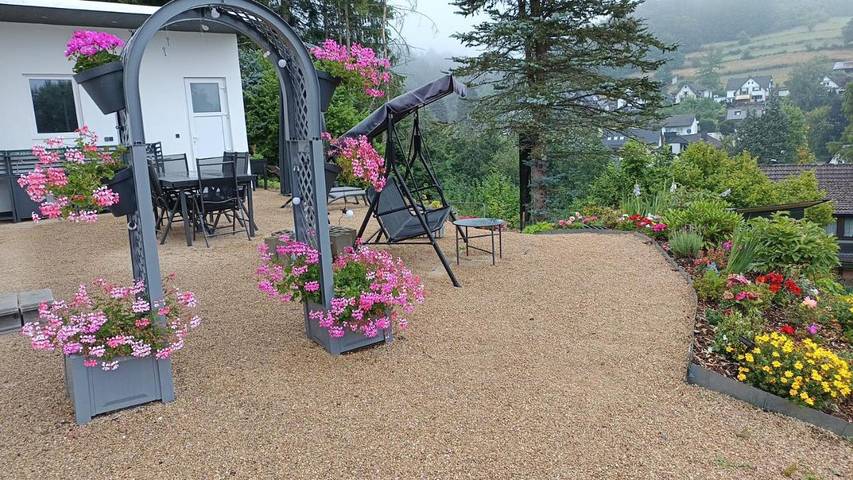 Ferienhaus für 10 Personen, mit Whirlpool und Terrasse sowie Garten und Ausblick in Hellenthal - 4