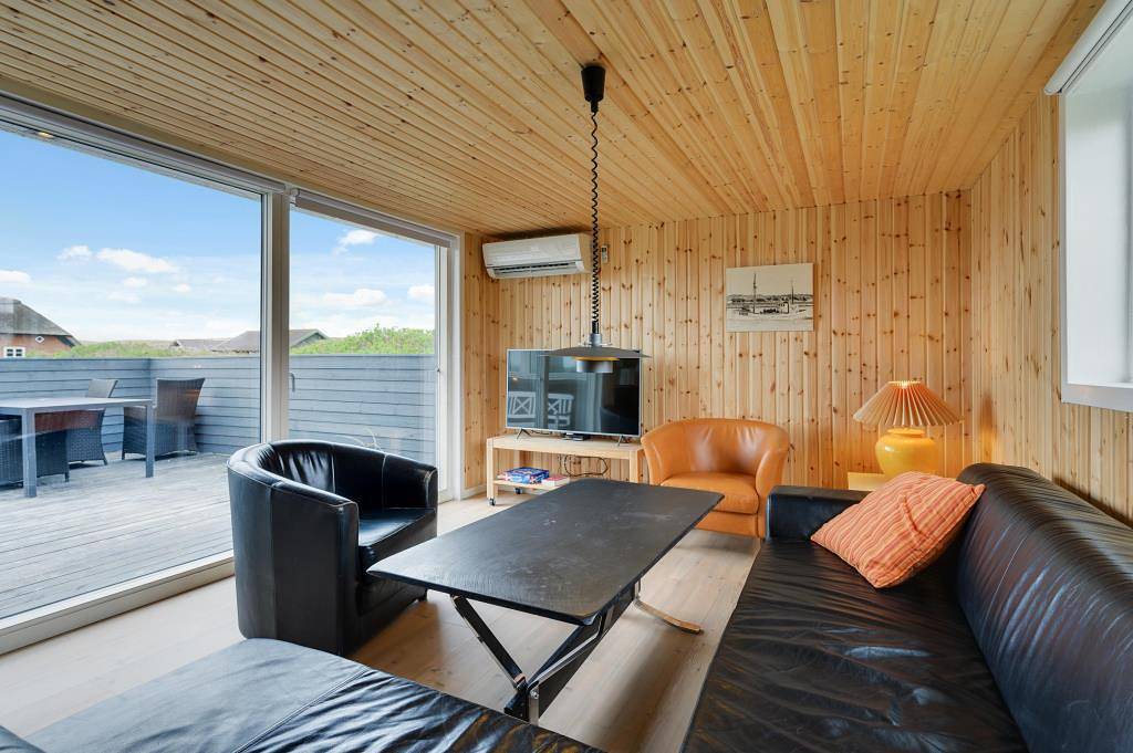 Strandnahes Ferienhaus mit toller Terrasse in Hvide Sande, Holmsland Klit