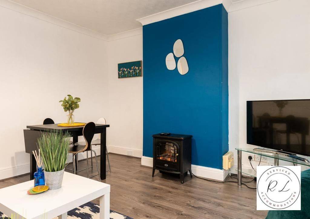 Entire holiday apartment, 1br-2guests-freeparking-wifi-tv in Oadby and Wigston, Heart of England