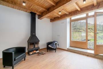 Casa rural para 15 personas, con jardín además de terraza y vistas en Villarino de Conso