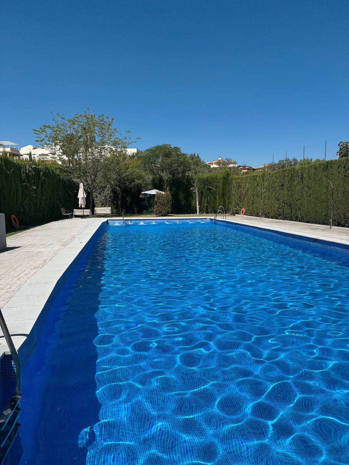 Apartamento entero, Apartamento 'Comodidad Cerca del Centro Granada' con Piscina Compartida, Wi-Fi y Aire Acondicionado in Albolote, Provincia de Granada