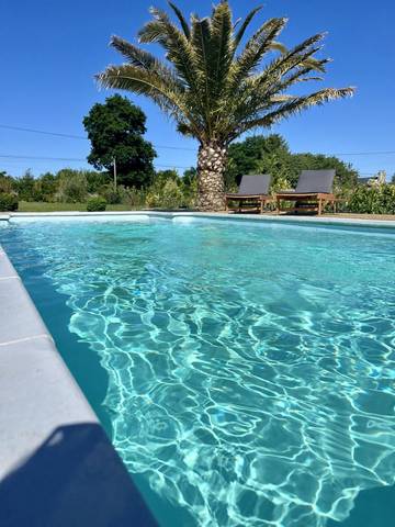 Gîte pour 2 personnes, avec piscine ainsi que terrasse et jardin dans la Manche