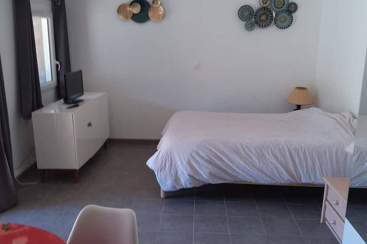 Appartement entier, Meublé de 30 m2 à proximité commerces et métro in Sotteville-lès-Rouen, Région de Rouen