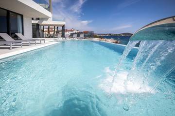 Villa für 10 Personen in Rogoznica, Šibenik-Knin, Bild 2