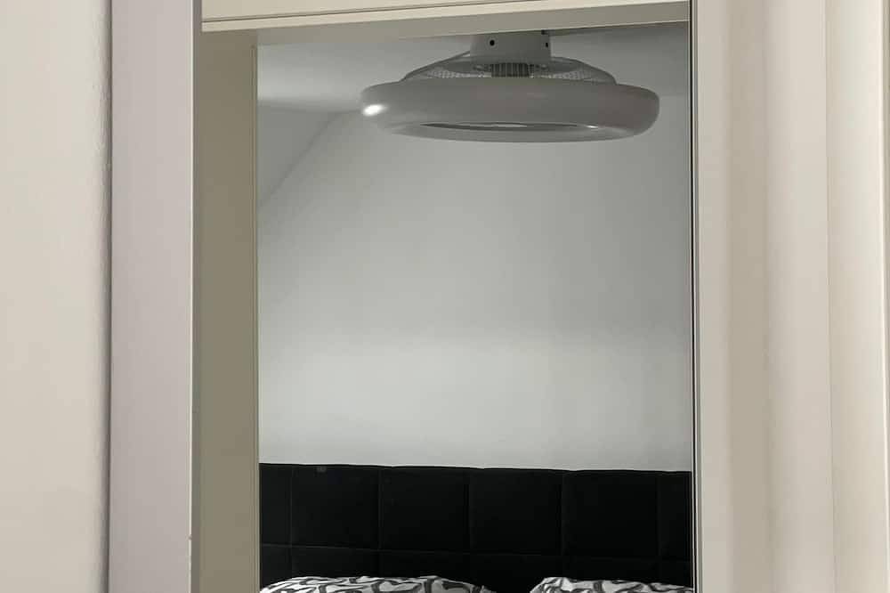 Ganze Wohnung, Berg Messe Dg, 1 Zimmer, Parkplatz, W-Lan, Homeoffice, Privatzeit in Bergisch Gladbach, Rheinisch-Bergischer Kreis