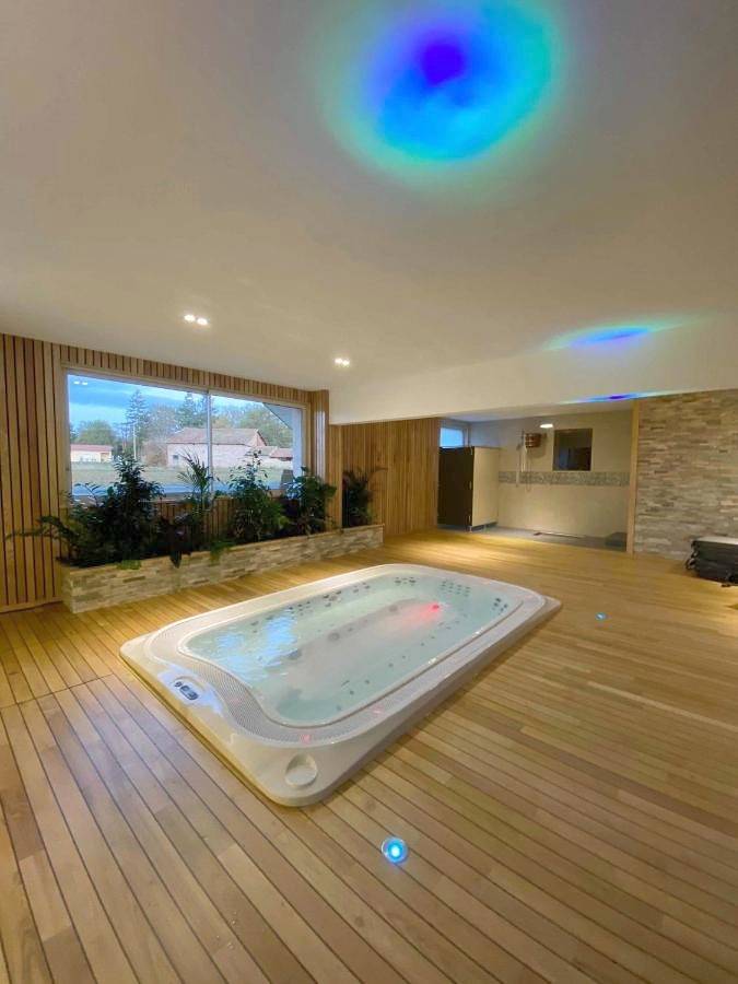 Maison Legate "Hôtel Le Baudiere & Spa" in Saint-Beauzire, Haute-Loire