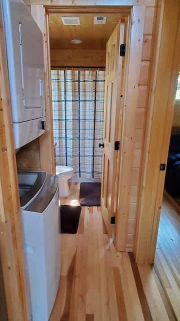 Log Cabin for 4 Guests in Fontana Lake, Swain County, Picture 1