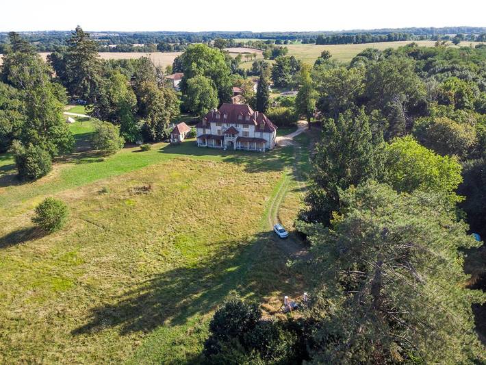 Gîte pour 14 personnes, avec terrasse et jardin à Souvigné