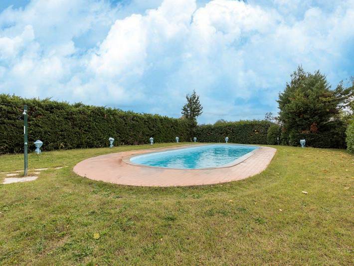 Gîte pour 8 personnes, avec terrasse ainsi que jardin et piscine, adapté aux familles à Tuoro sul Trasimeno - 3