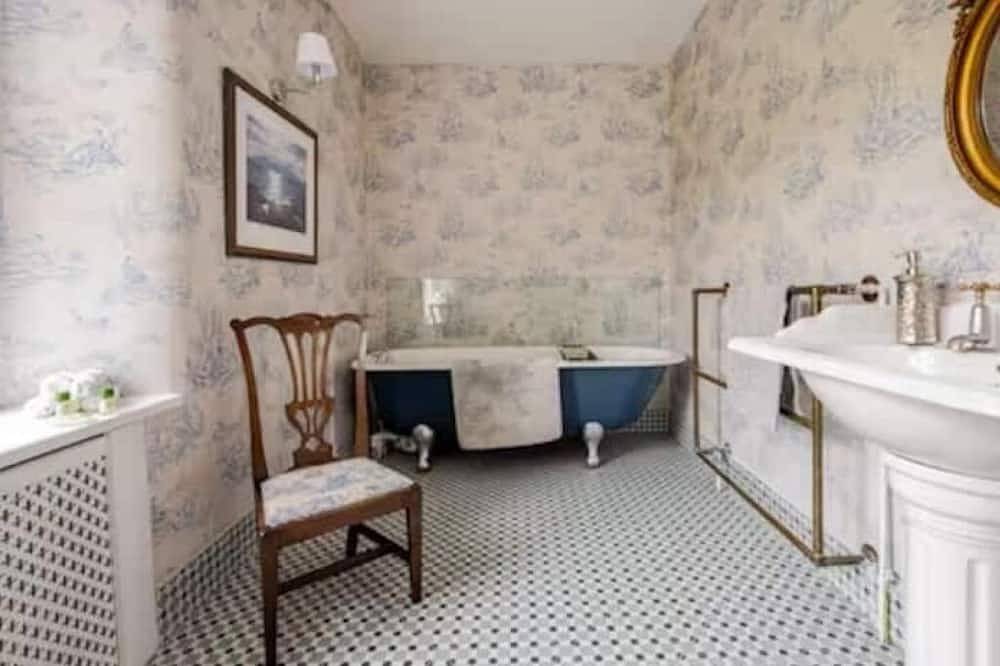 The Garden Room 40 mins Edinburgh, 10 mins Loch Leven, 25 mins Sterling Castle in Perthshire