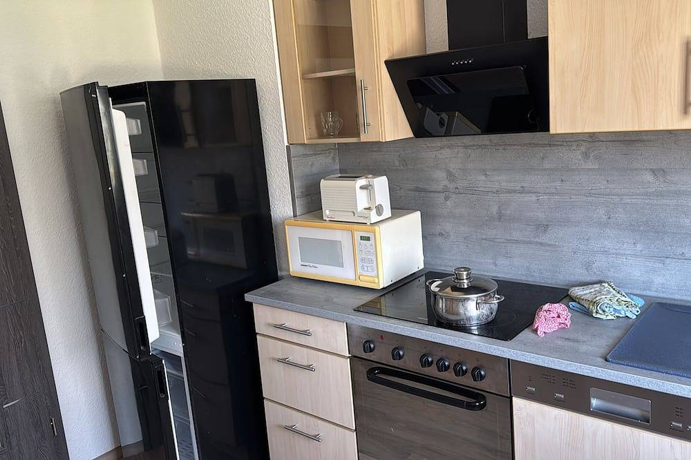 Ganze Wohnung, Schöne Wohnung 5 Minuten vom Badesee entfernt in Elsteraue, Burgenlandkreis