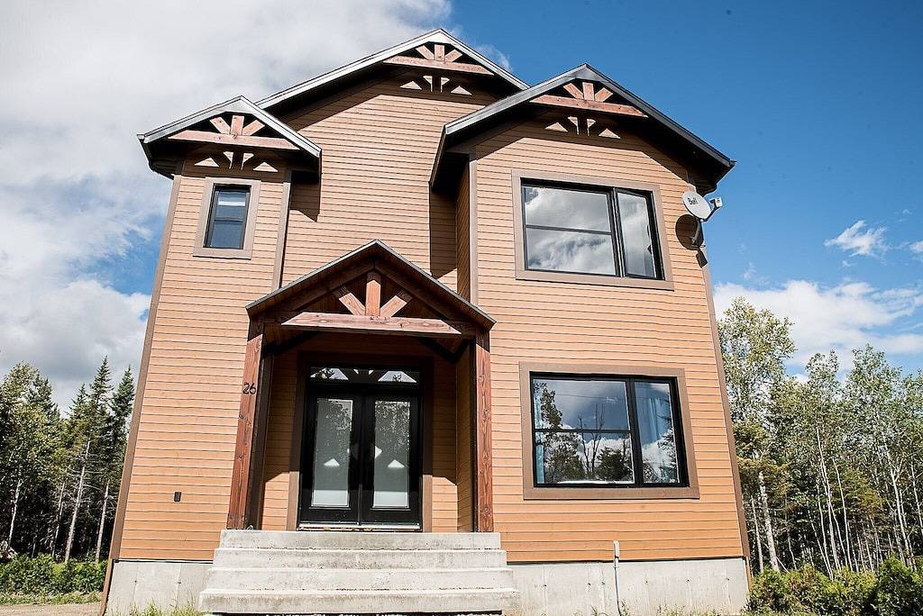 Chalet Le 26 de Charlevoix! Spa, Nature, Billiards, Pets allowed! in Le Massif