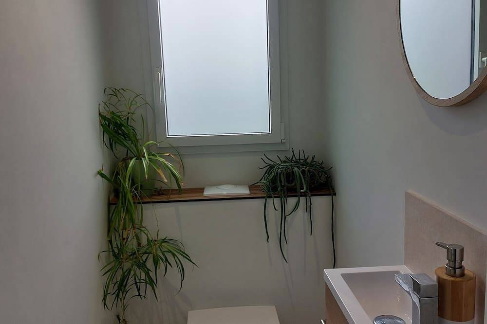 Ganze Wohnung, Comfortable Studio On The Banks Of The Rance Near Dinard And Saint Malo in Le Minihic-sur-Rance, Saint-Malo und Umgebung