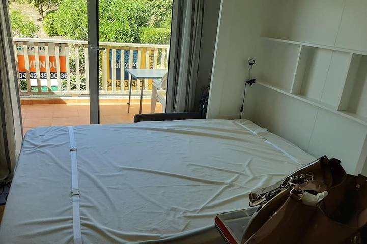 Apartamento entero, Comfortable, serene studio in residence, swimming pool, tennis court, private parking, terrace. in Sausset-les-Pins, Costa mediterránea (Francia)