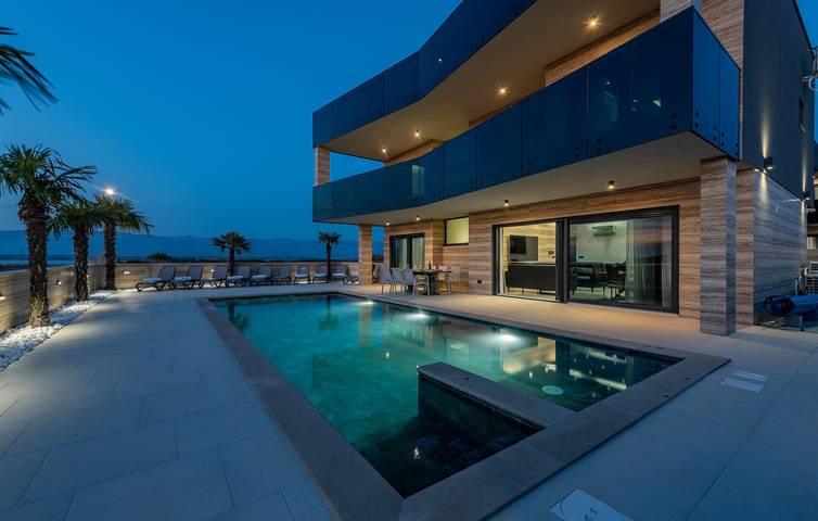 Ferienhaus für 10 Personen, mit Garten und Terrasse sowie Pool in Privlaka