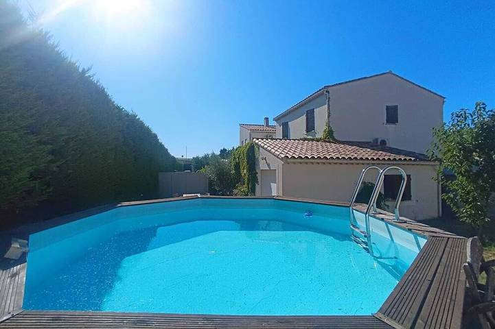 Chalet para 4 personas, con jardín y jacuzzi - 1