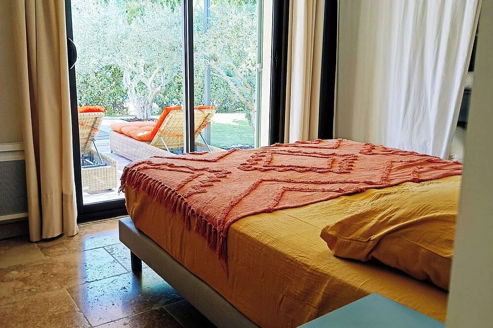 Nice air-conditioned villa with private pool in Noves, Arles region