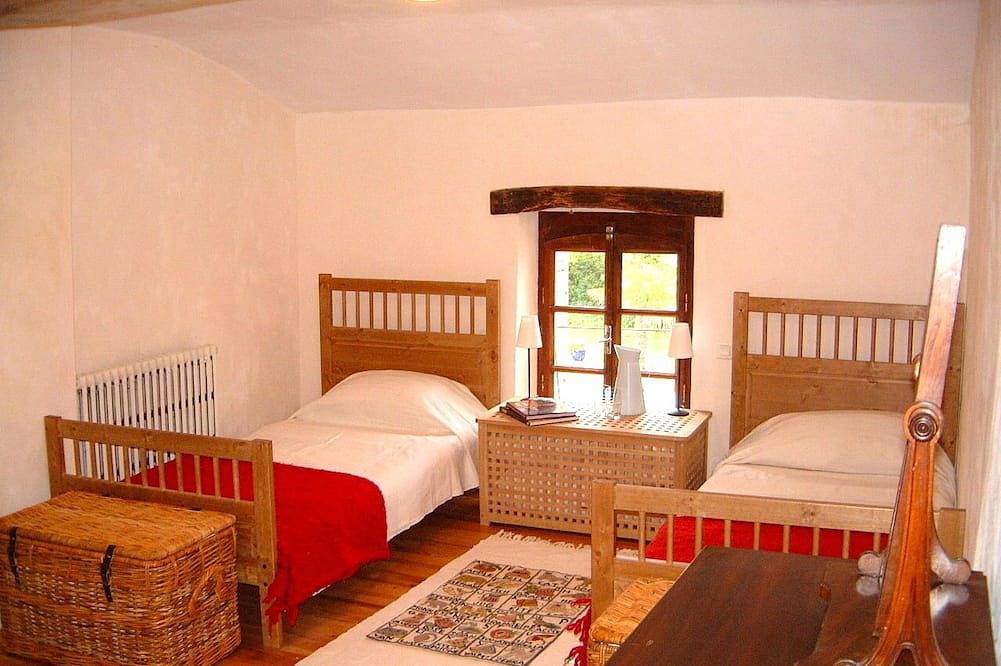 La Bomba est une magnifique ferme dans la campagne glorieuse avec piscine privée. in Saint-Paulet, Région de Carcassonne