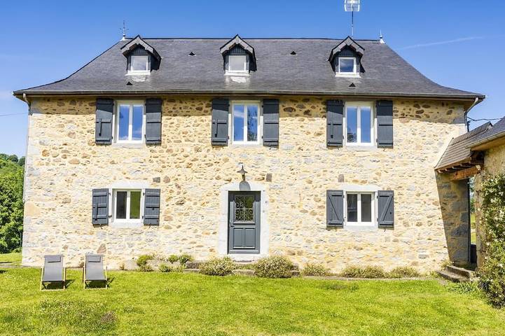 Location de vacances pour 7 personnes, avec Jardin à Lasseubetat