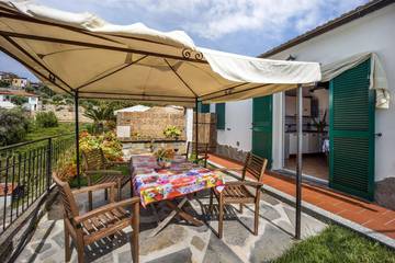Gîte pour 4 personnes, avec terrasse et jardin à Pompeiana