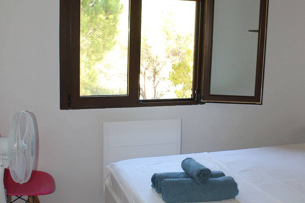 The Brick House. Ideal for families with garden and swimming pool. in San Martín de Valdeiglesias, Madrid Province