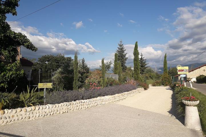 Gîte pour 5 personnes, avec jardin dans l' Isère