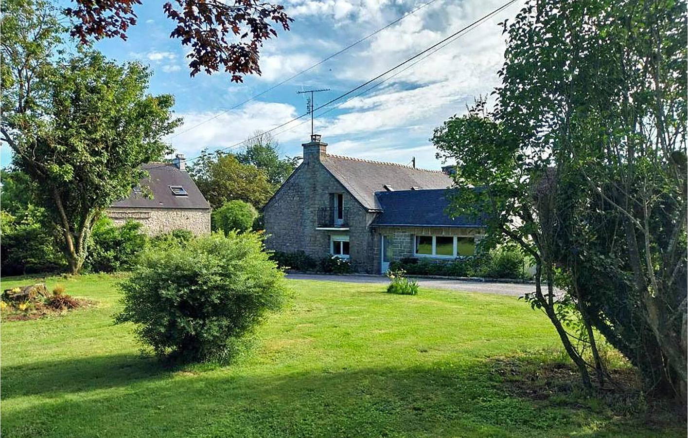Geräumige 140 m² große Wohnung mit Garten, WLAN und Parkplatz in der Nähe des Flusses in Priziac, Pontivy und Umgebung
