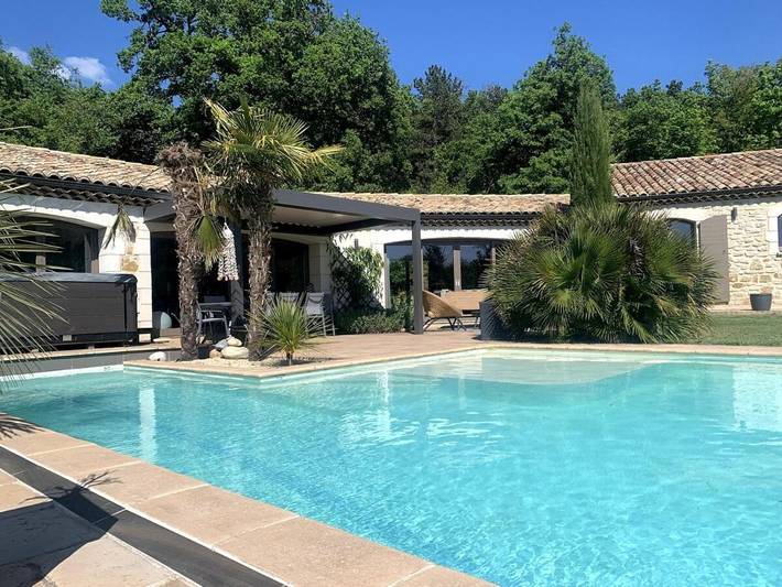 Location de vacances pour 10 personnes, avec Jacuzzi et Terrasse ainsi que Jardin et Piscine à Montmeyran - 4