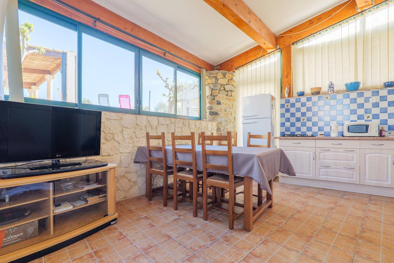 Apartamento entero, Estudio 'Proche Gorges De L'Ardeche' con Piscina Compartida, Wi-Fi y Aire Acondicionado in Saint-Remèze, Privas