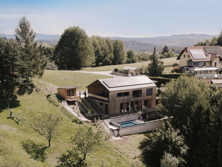 Ferienhaus für 13 Personen, mit Balkon und Terrasse sowie Garten