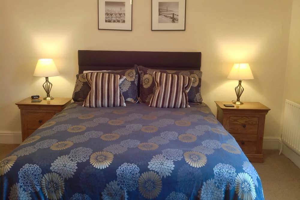Traditional Lakeland Slate Cottage, Pets Welcome in Bowness-on-Windermere, Lake District