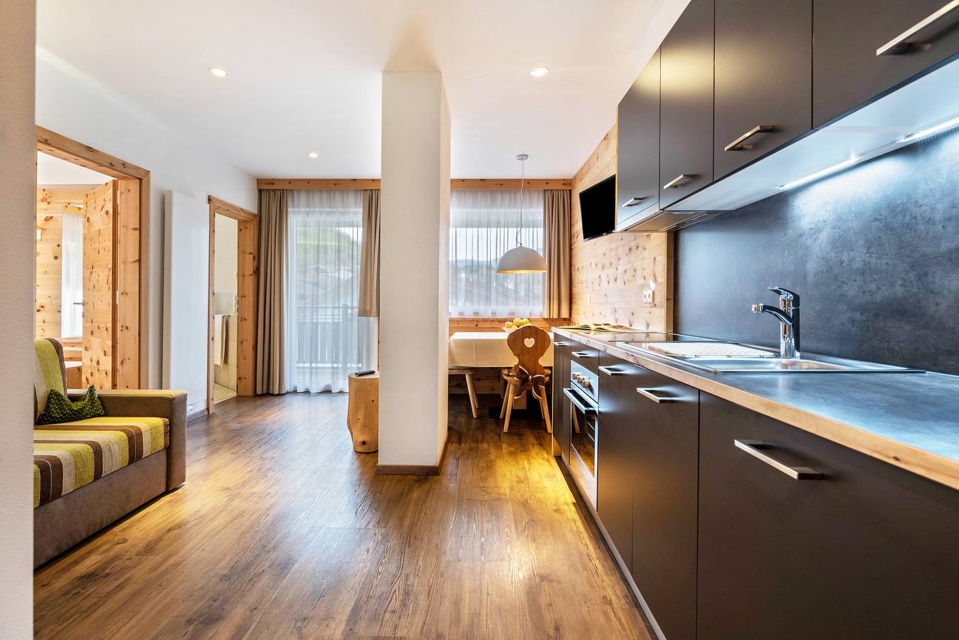 Ganze Wohnung, Superior Ferienwohnung 'Marialisa Apt Orchidee' mit Bergblick, Whirlpool & Wlan in Gufidaun, Klausen