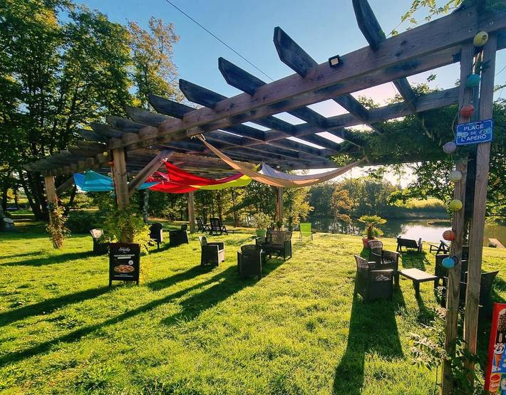 Camping pour 4 personnes, avec bassin pour enfant ainsi que piscine et jardin à Vienne (France) - 3