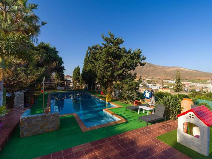 Casa rural para 8 personas, con vistas además de jardín y piscina en Gáldar