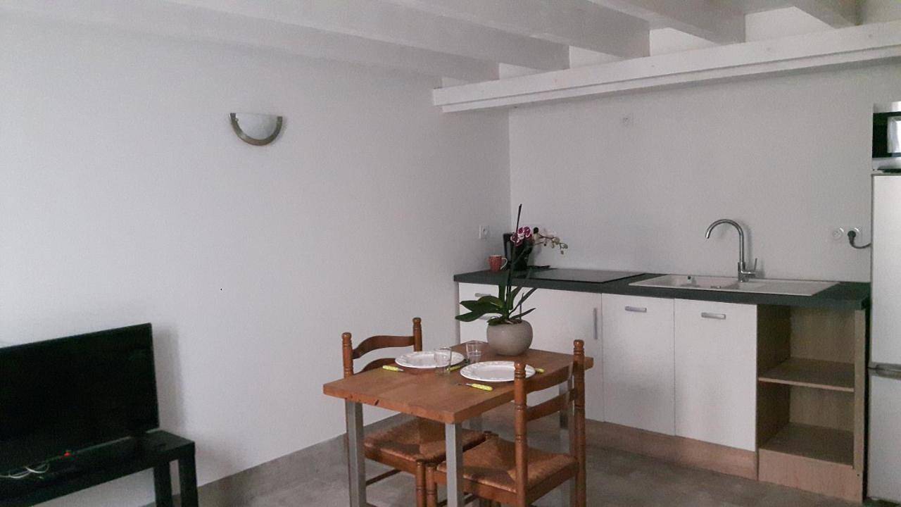 One-Bedroom Apartment in Sathonay-Camp, Lyon et ses environs