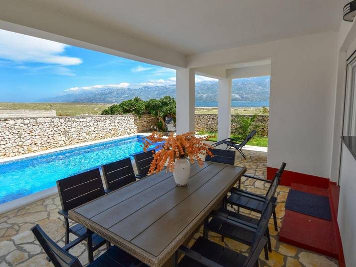 Ferienhaus für 10 Personen, mit Pool und Balkon in Razanac