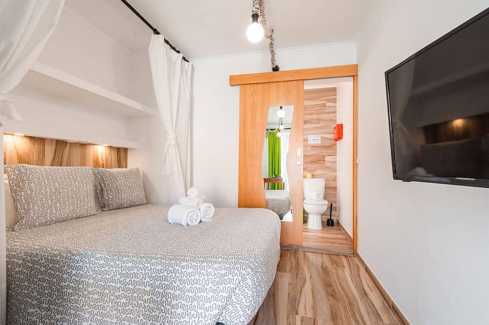 Ganze Wohnung, Green Studio C / Privat Innenhof, nur 3 Minuten zu Fuß vom Strand Peniche in Peniche, Leiria District