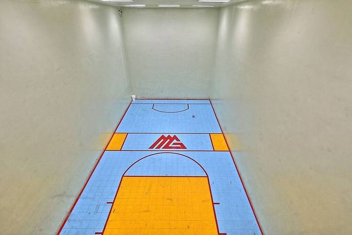 Vacation rental for 4 people, with balcony and sauna as well as hot tub and pool in Killington