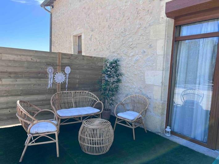Location de vacances pour 4 personnes, avec Terrasse et Jacuzzi ainsi que Jardin et Piscine à Blasimon