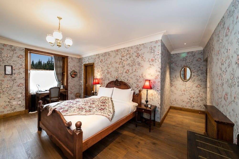 The Rowanberry Suite is named after the Highlands distinctive Rowanberry trees. in Highlands