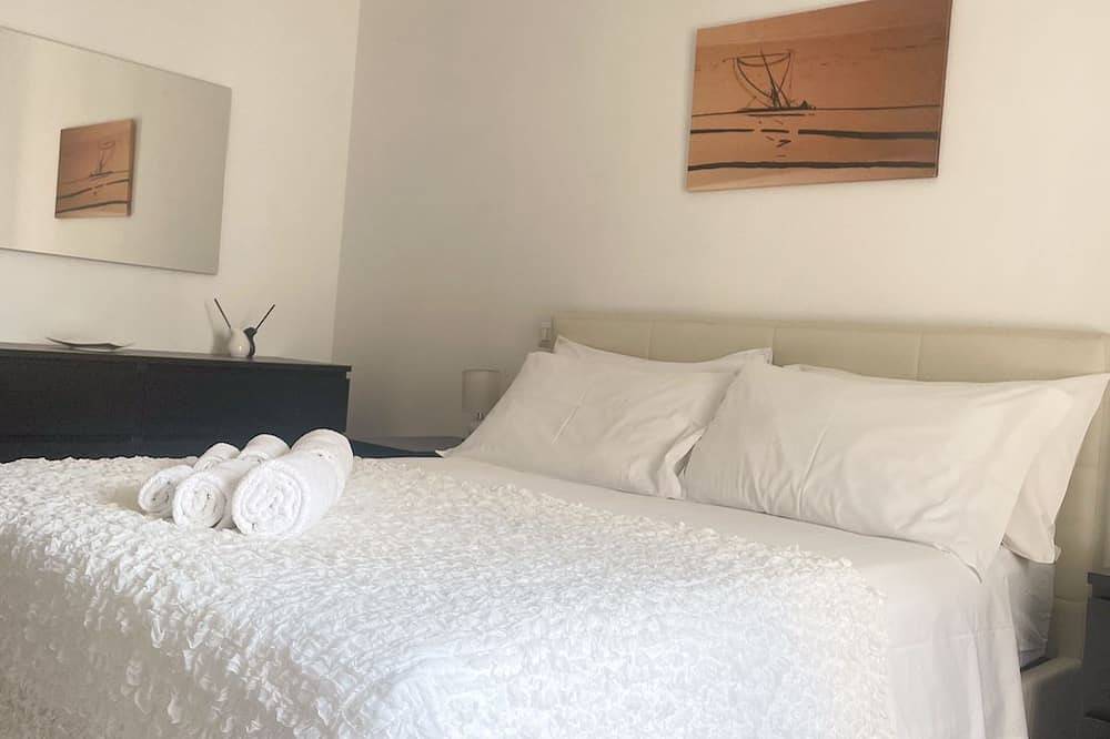Donmattè, Romantic Suite with Terrace in the ancient village. in Conversano, Provincia di Bari