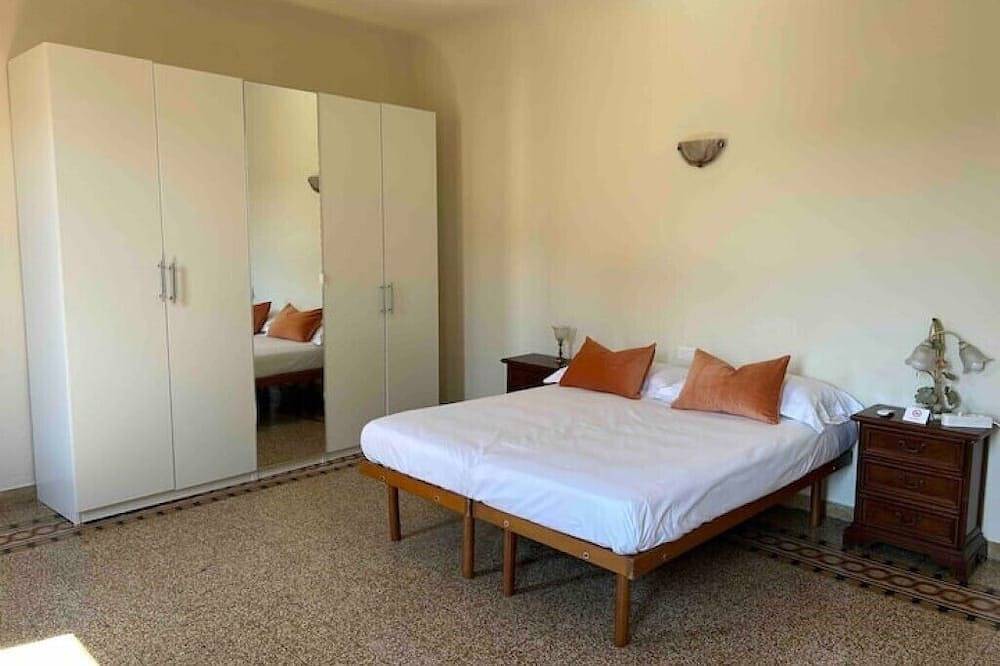 Appartamento intero, Apartment Dalla Mirella in Firenze Centro storico, Firenze