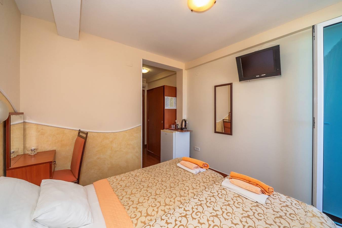Double room with sea view in Petrovac na Moru, Opština Budva