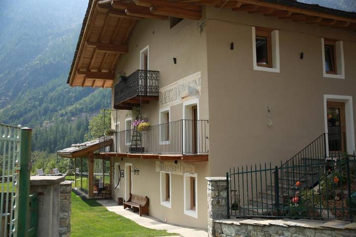 Location de vacances pour 2 personnes, avec jardin ainsi que sauna et jacuzzi à Ala di Stura - 3