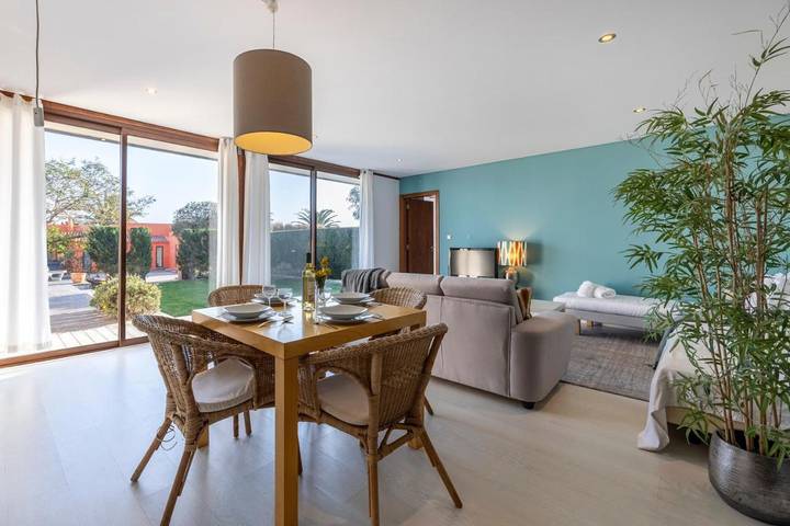 Villa voor 4 personen, with Balkon and Terras as well as Tuin and Zwembad in Sagres